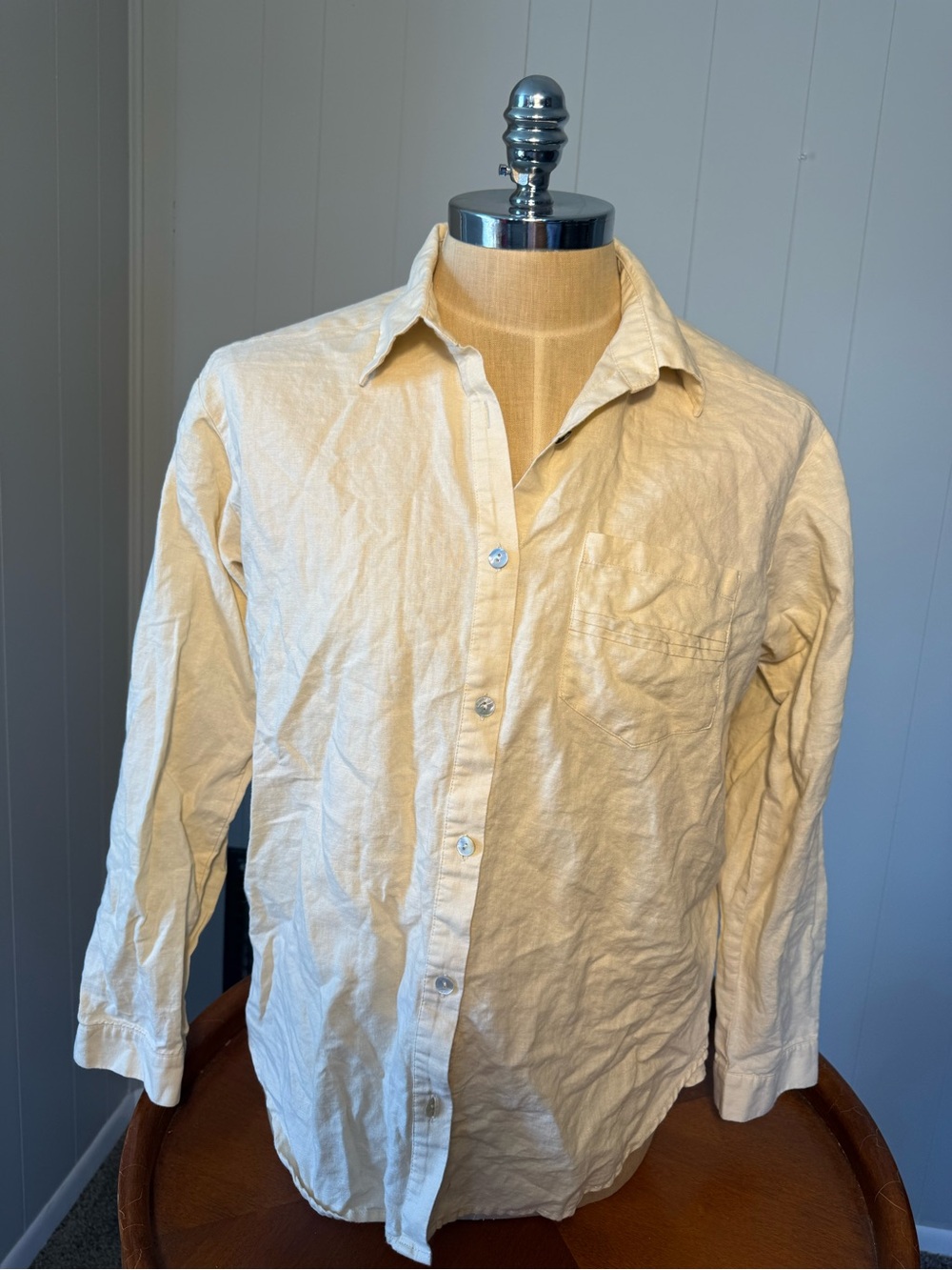 Woman’s Cream Button-Up Long-Sleeve Shirt linen